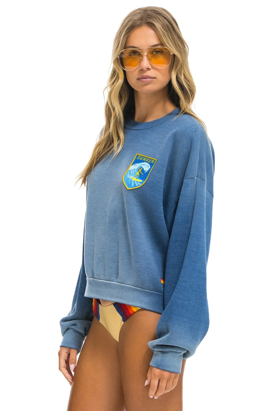 SURFER WAVE PATCH RELAXED CREW SWEATSHIRT - FADED WATER